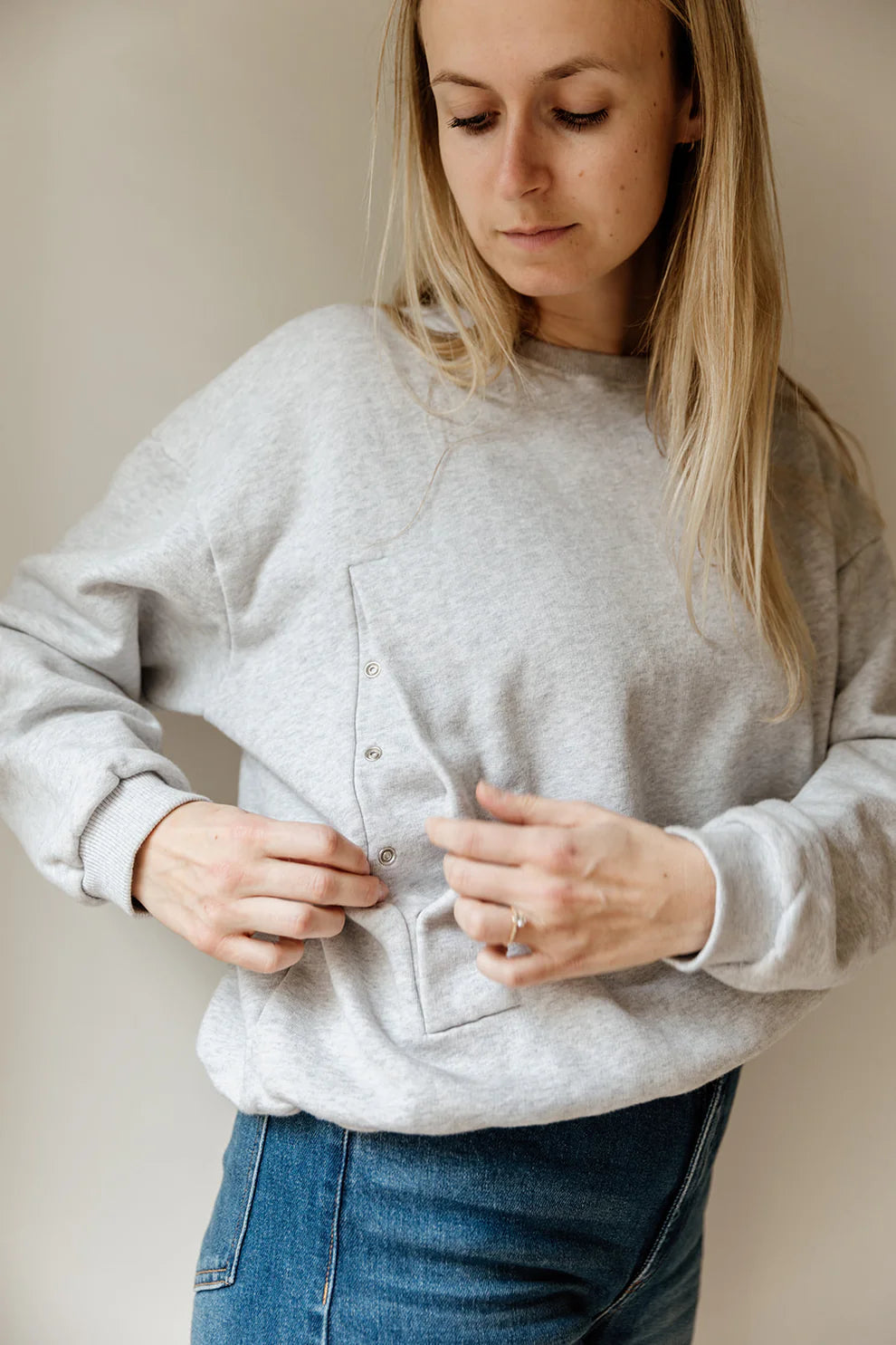 ATELIER AVERY SWEATER MAMAGIC GRIJS