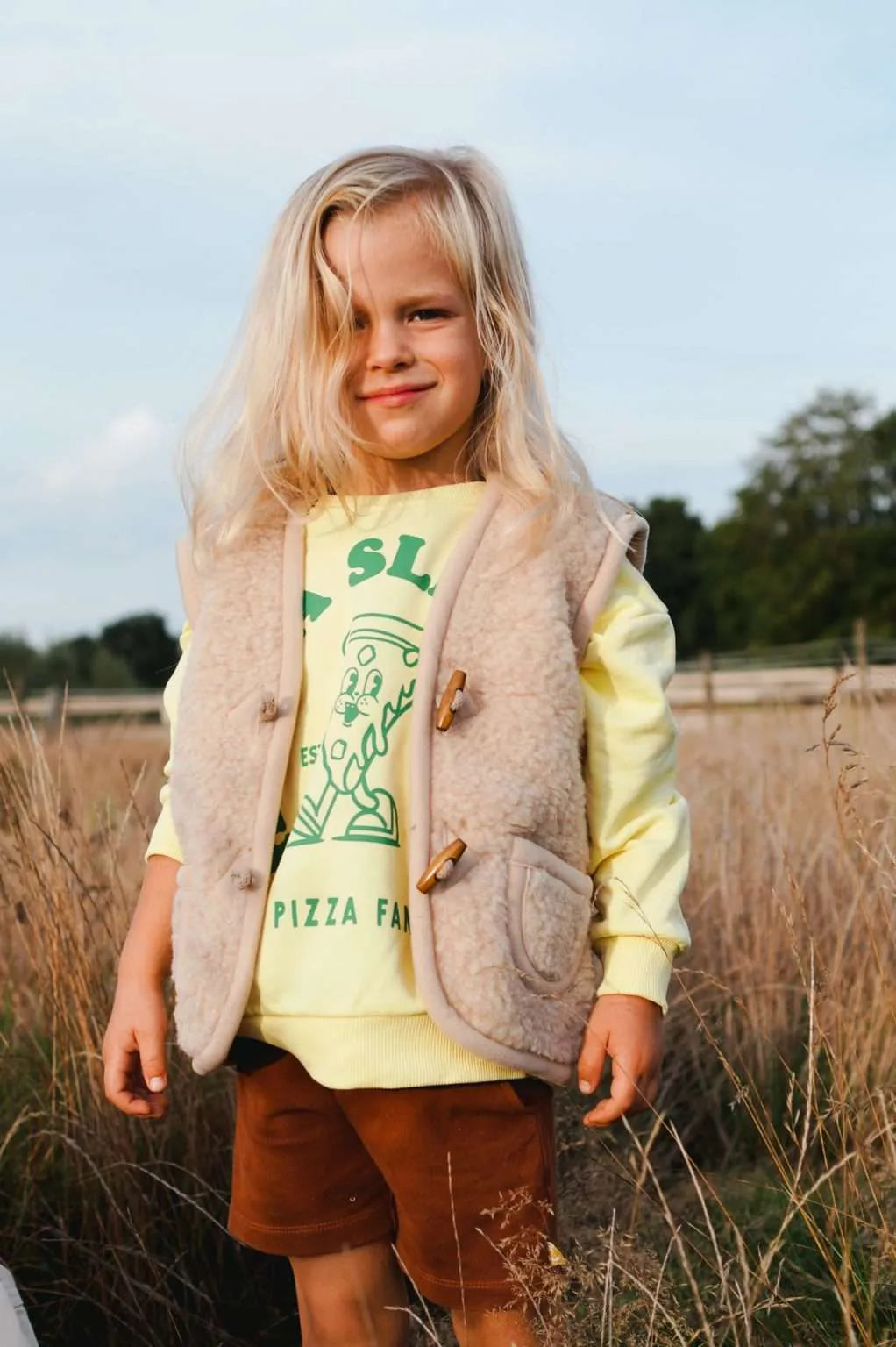WE ARE WOVENS BODYWARMER LATTE VOOR BABY +VOLWASSEN
