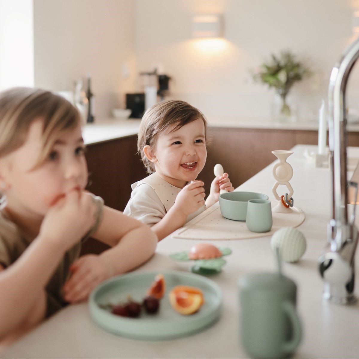 MUSHIE HEXAPOP SUCTION TOY