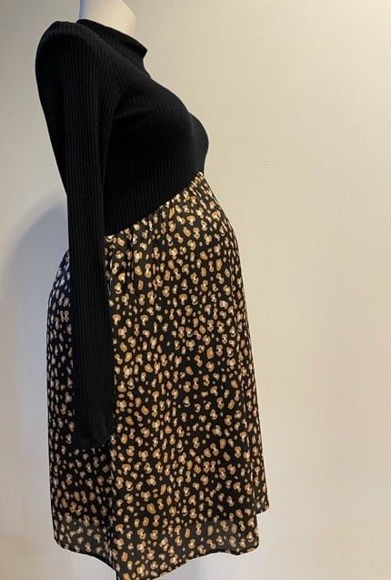 ATTESA JURK ZWART MET MOTIEF KORT MODEL