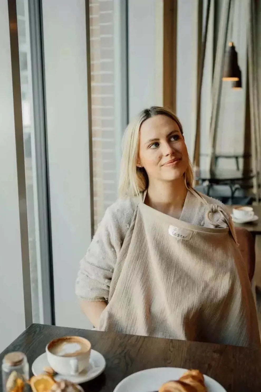 +TISU NURSING COVER SAND