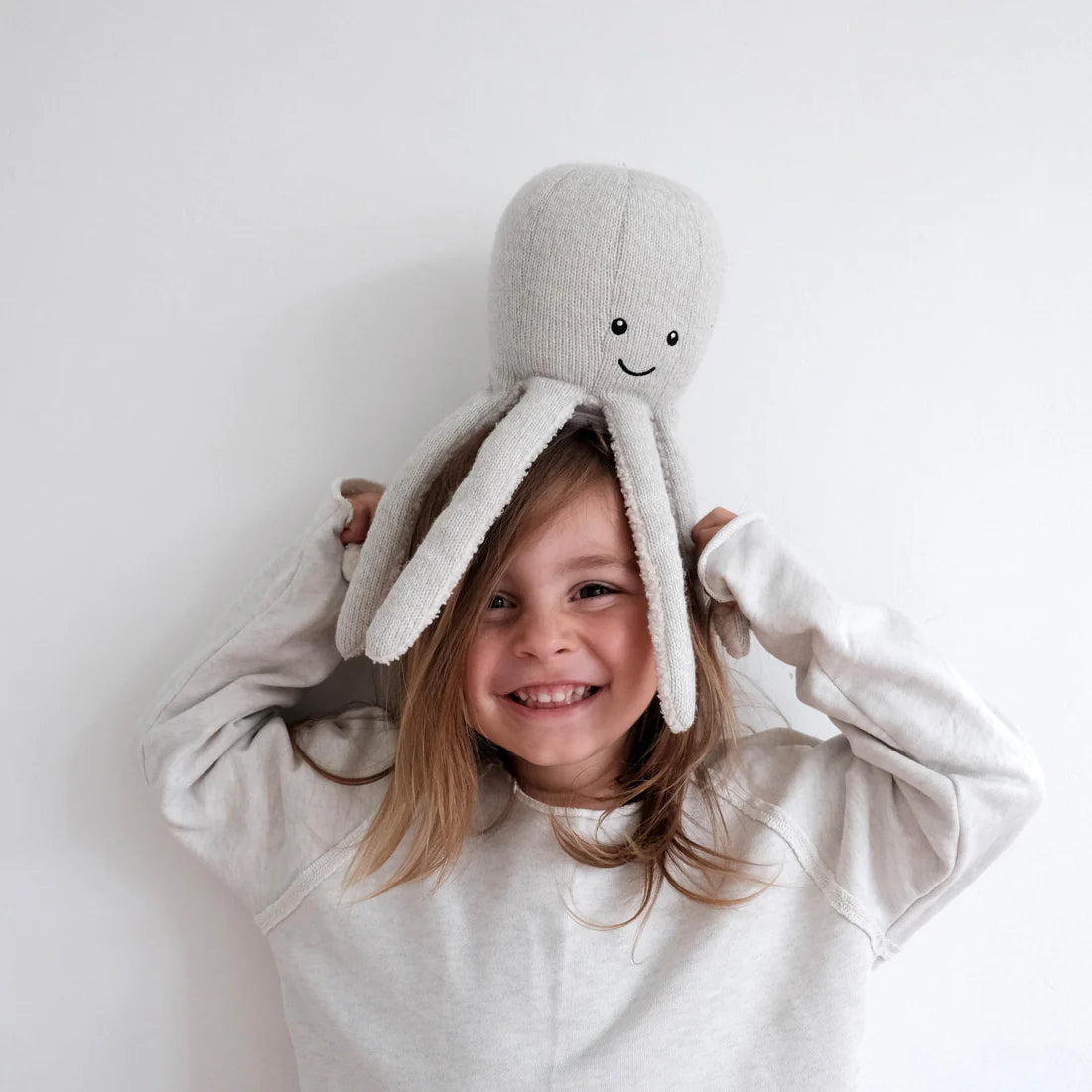FLOW OPLAADBARE KNUFFEL MET SPEAKER GRIJS