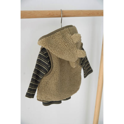 FEETJE BOUCLE BODYWARMER MET CAPUCHON RAWRSOME